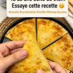 Tortilla au thon joliment présentée, prête à être servie.