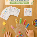 Un assortiment coloré de pompons sur un fond de tissus variés.