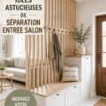 Décoration intérieure avec une séparation élégante entre l'entrée et le salon.