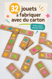Un enfant jouant avec un jouet en carton fait maison.