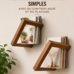 Étagères flottantes en bois dans un intérieur chaleureux avec des objets décoratifs.