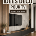 Un salon moderne avec une télévision intégrée à la décoration