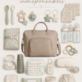 Sac à langer bien rempli avec les essentiels pour bébé