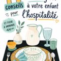 Un enfant aidant à servir des boissons lors d'un goûter, illustrant l'apprentissage de l'hospitalité.