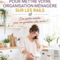 Femme souriante organisée à la maison en train de gérer sa famille