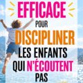 Une mère discutant calmement avec son enfant sur des règles de comportement adaptées.