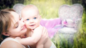 Breluna soir moment tendre mère et bébé avant coucher