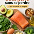 Une famille préparant un repas cétogène ensemble, avec des ingrédients frais.