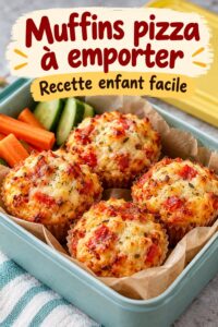 Muffins pizza maison joliment présentés sur une assiette, prêts pour la lunchbox.